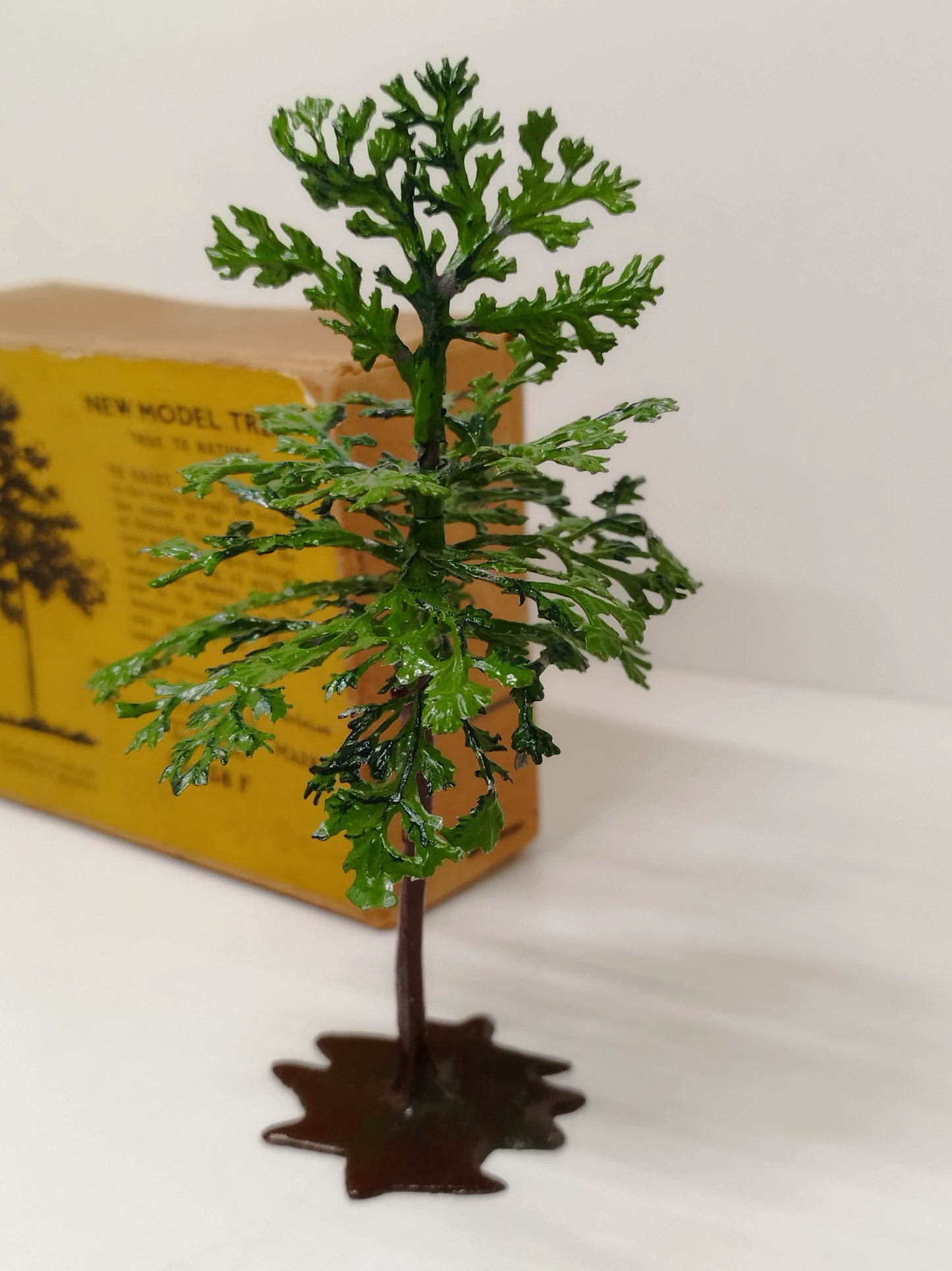 Britains Floral Garden New Model Tree #58F - Boxed (A4)