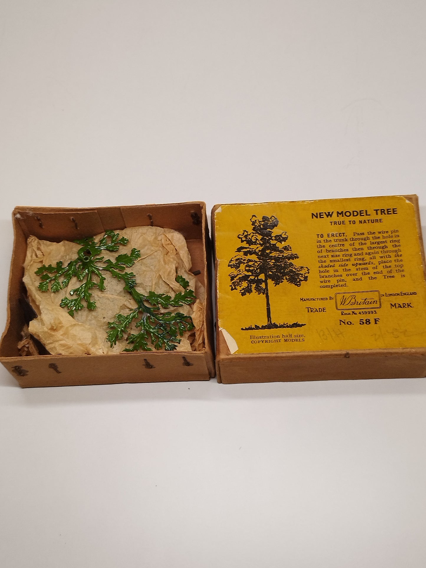 Britains Floral Garden New Model Tree #58F - Boxed (A4)