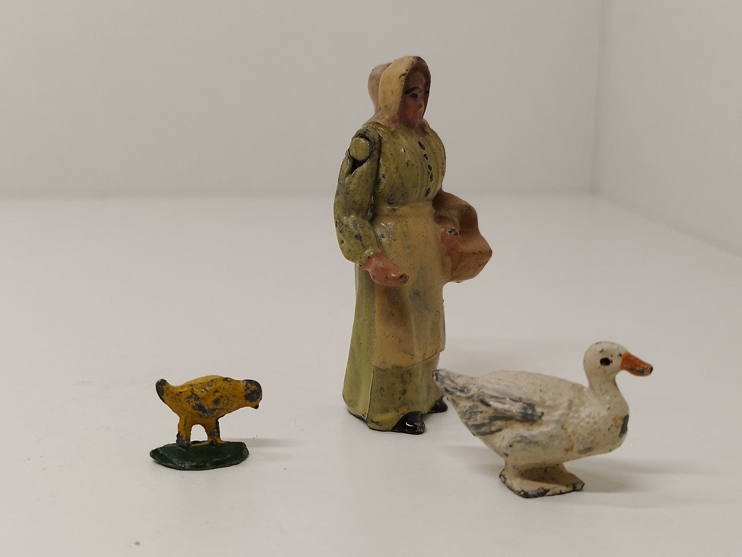 Britains Pre-War Home Farm - Farmers Wife with Goose and Chick