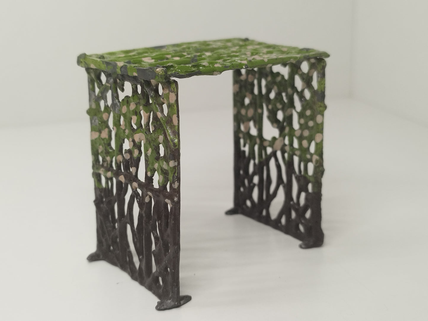 Pixyland Kew Lead Rustic Rose Arch - Prewar Floral Garden Series