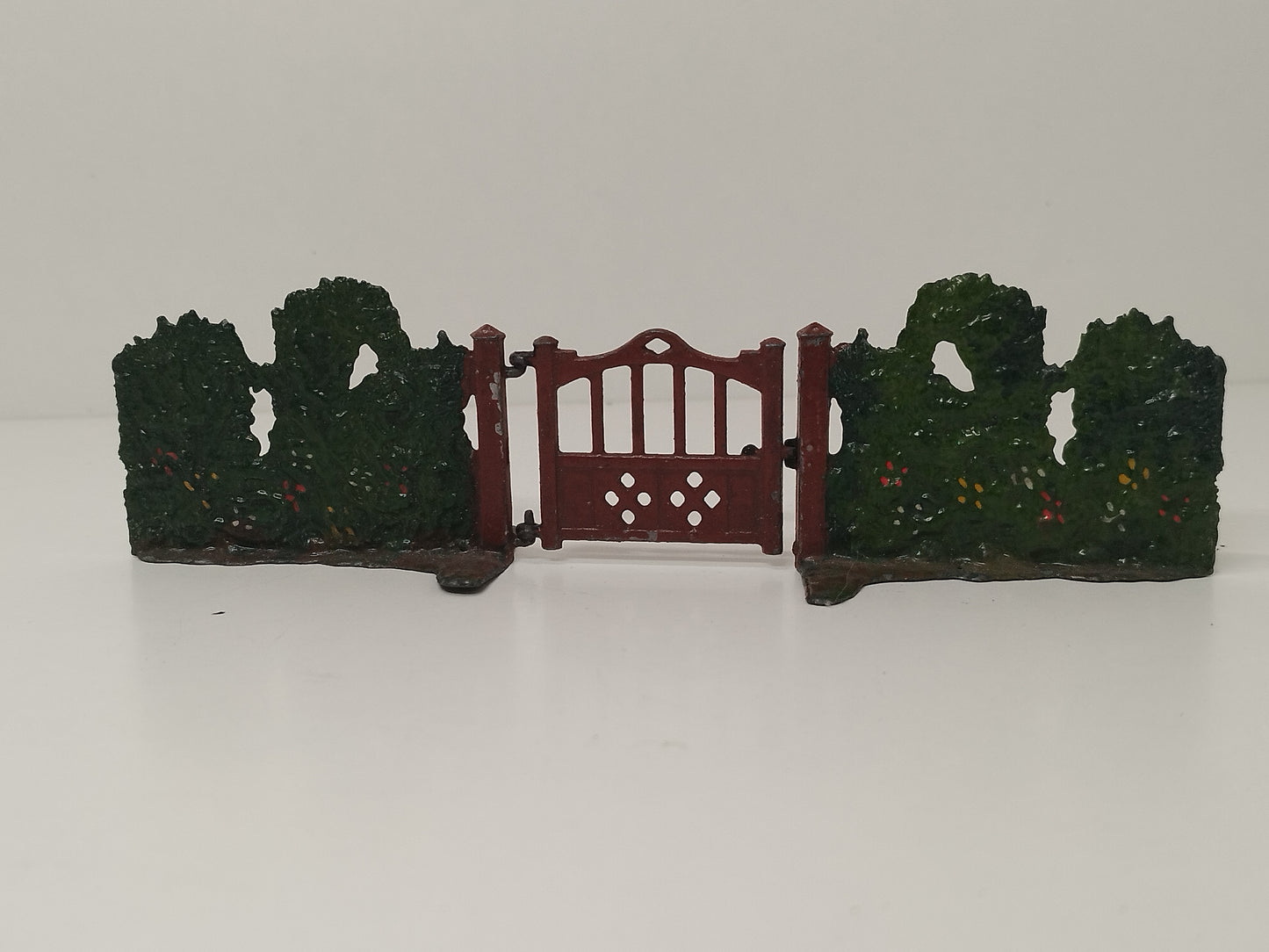 Britains Floral Garden Pre War Lead Hedges and Garden Gate