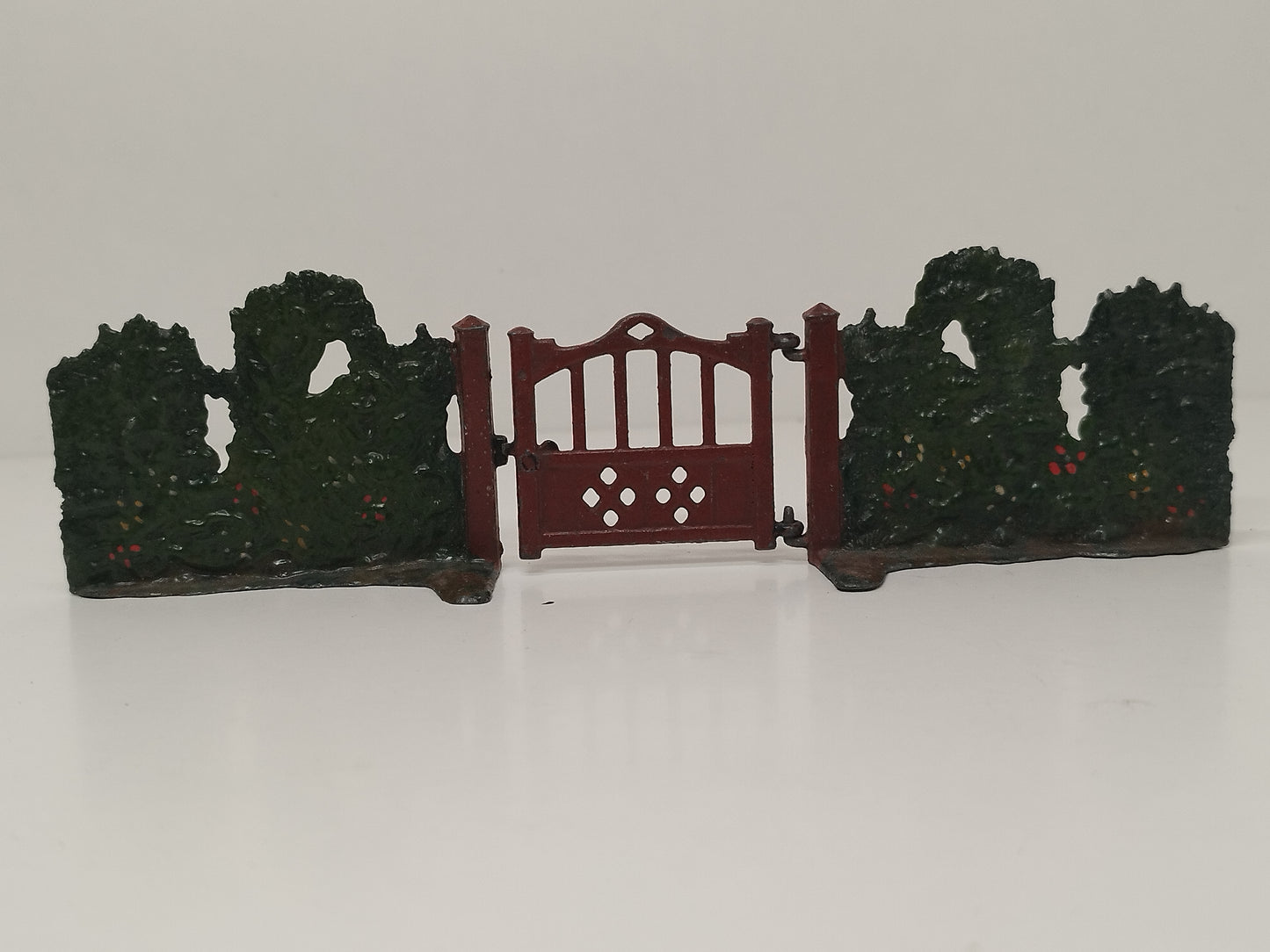Britains Floral Garden Pre War Lead Hedges and Garden Gate