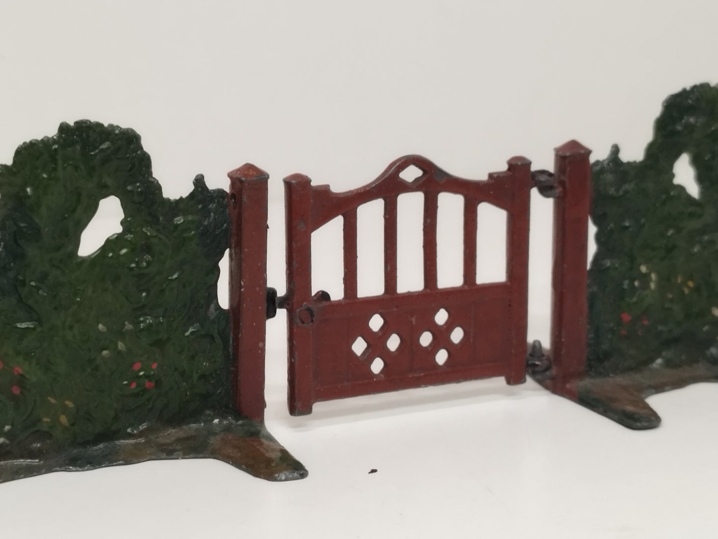 Britains Floral Garden Pre War Lead Hedges and Garden Gate