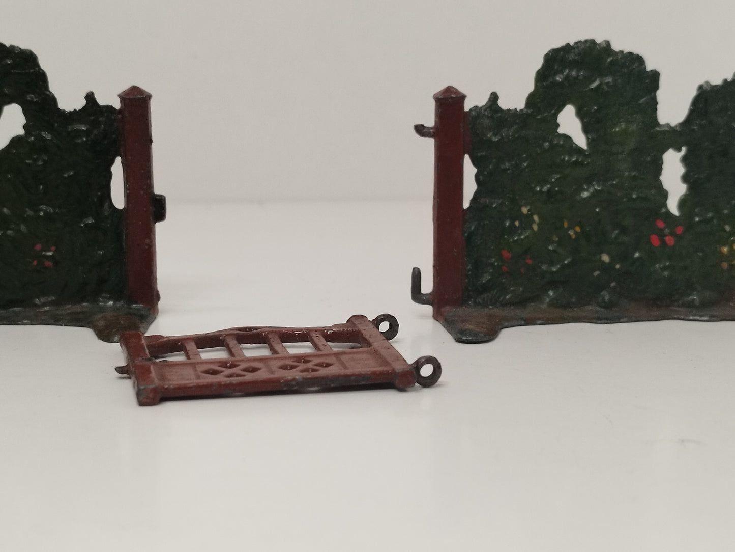 Britains Floral Garden Pre War Lead Hedges and Garden Gate