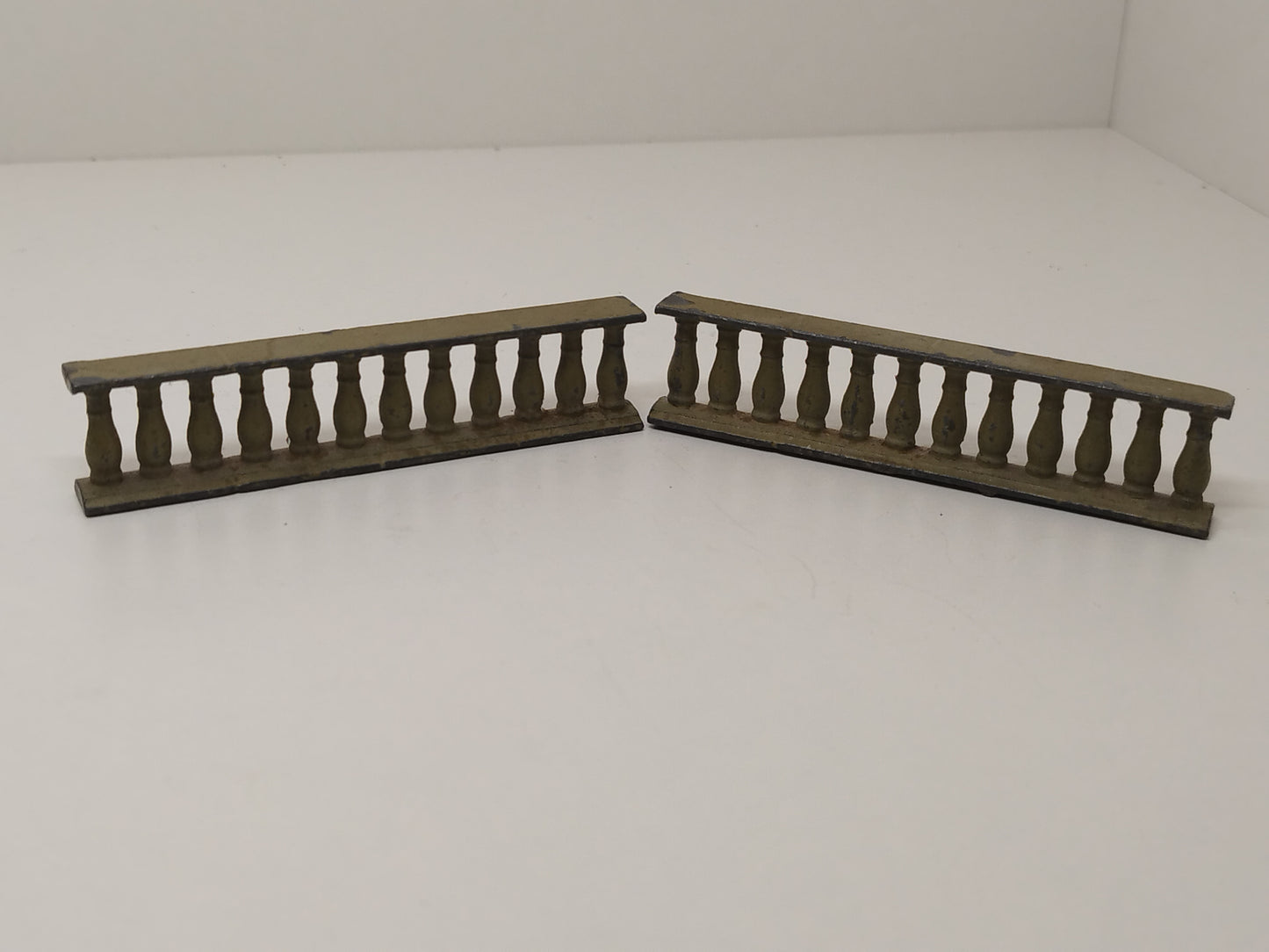 Britains Pre-War Floral Garden Long Balustrade Sections