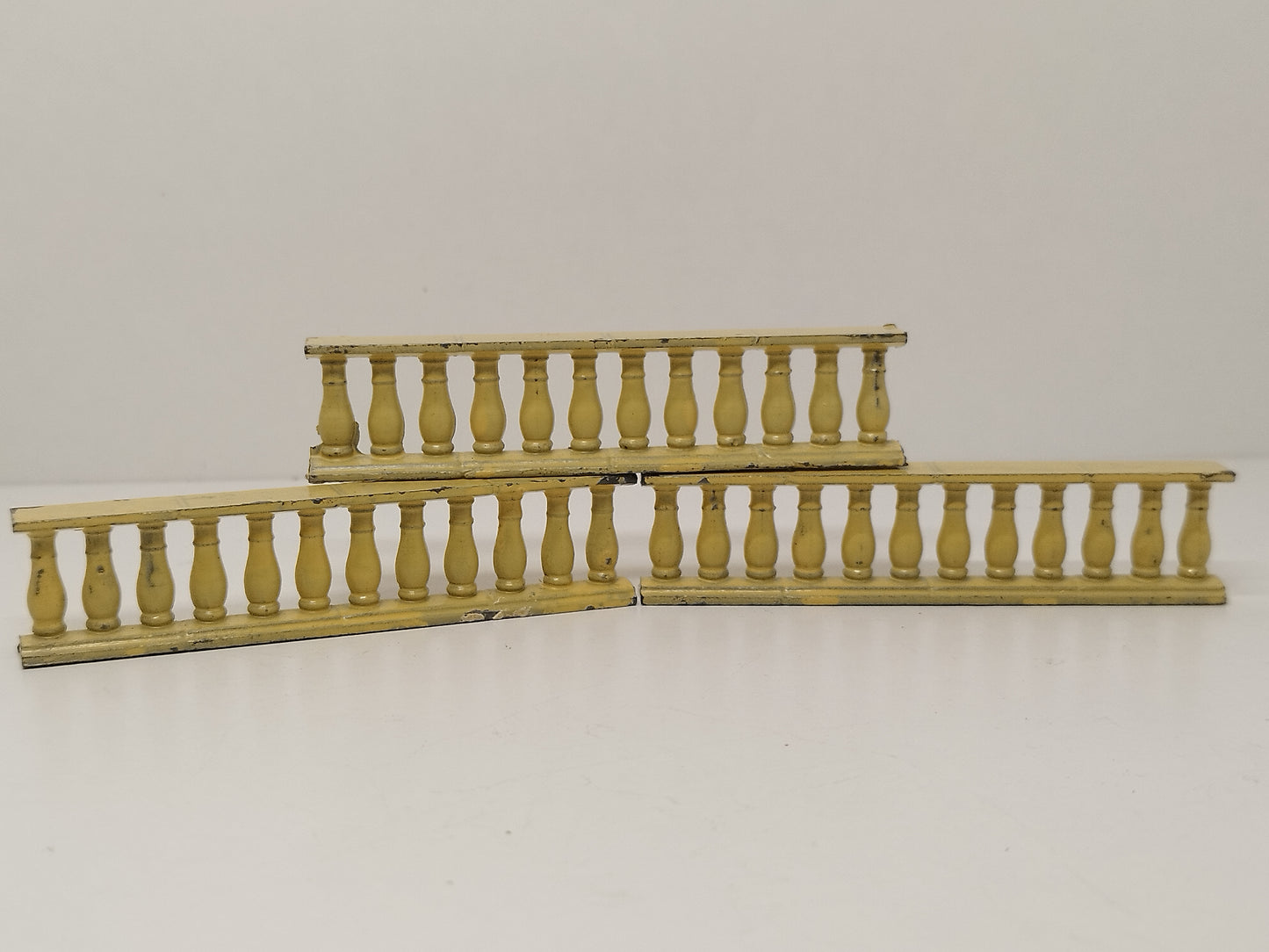 Britains Pre-War Floral Garden Long Balustrade Sections in Cream