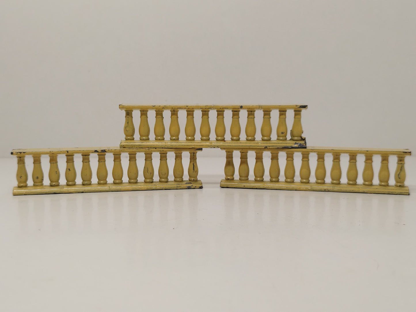Britains Pre-War Floral Garden Long Balustrade Sections in Cream