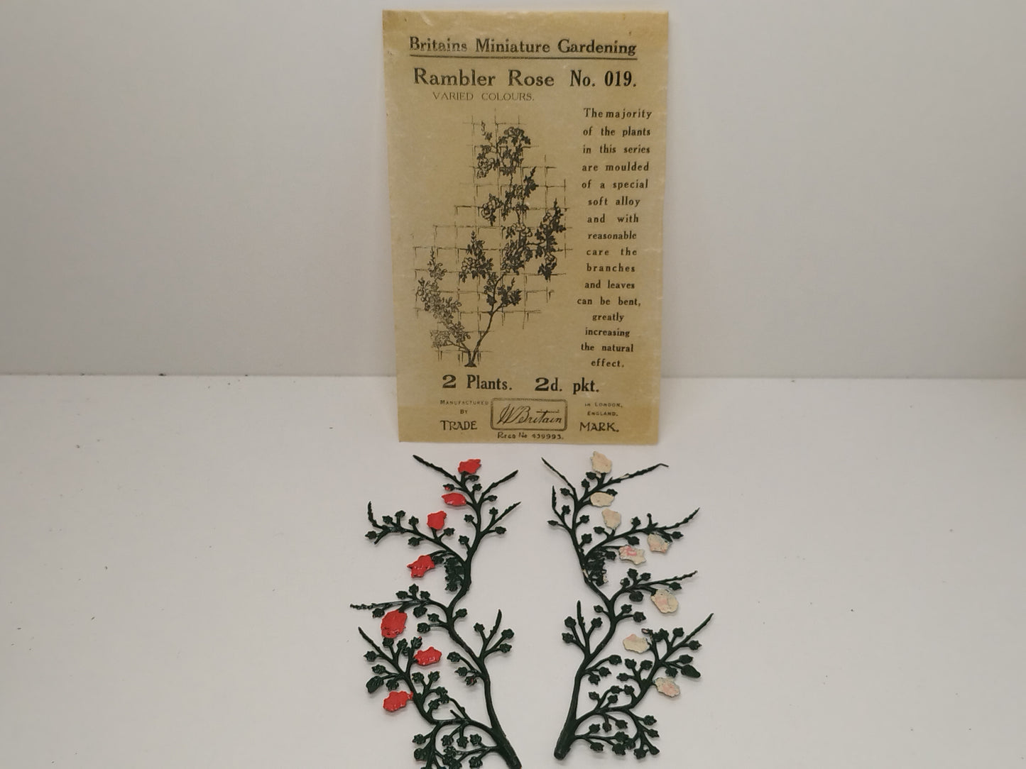 Britains Pre-War Floral Garden Wax Packet Rambler Rose No019 - Red & White