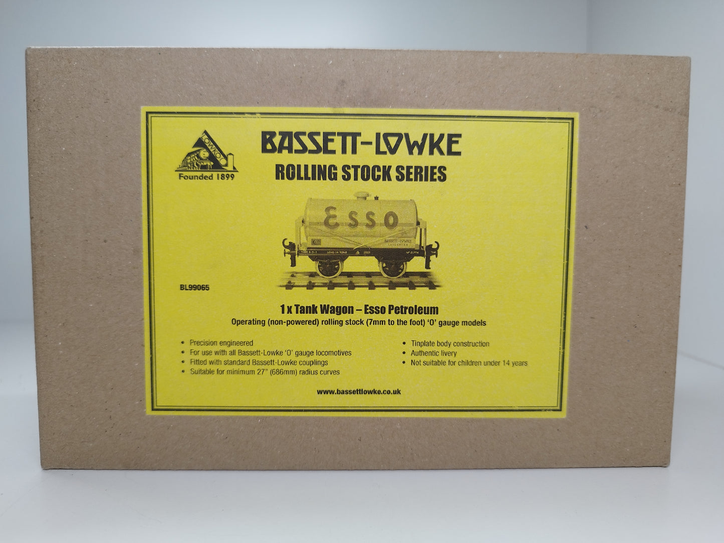 Bassett Lowke O Gauge Tank Wagon "Esso Petroleum" - Buff Colour - 2009 Reissue