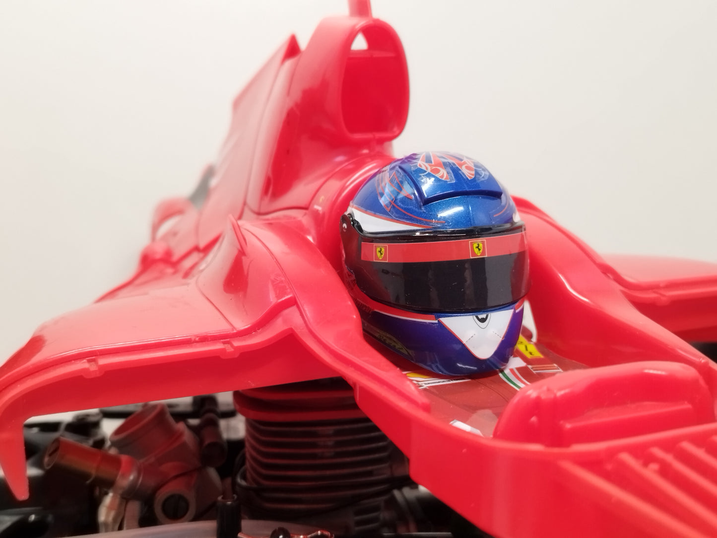 Kyosho / DeAgostini 1/7 Scale F1 Ferrari - Kimi Raikkonen Nitro Engine, 2 Speed RC Car