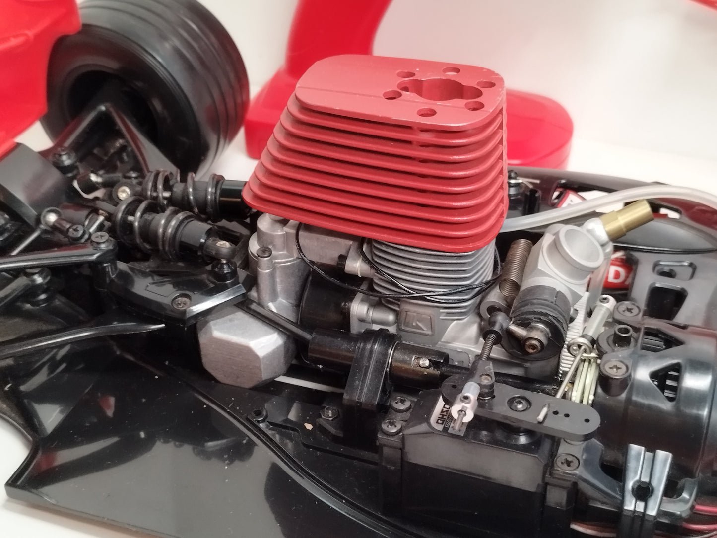 Kyosho / DeAgostini 1/7 Scale F1 Ferrari - Kimi Raikkonen Nitro Engine, 2 Speed RC Car