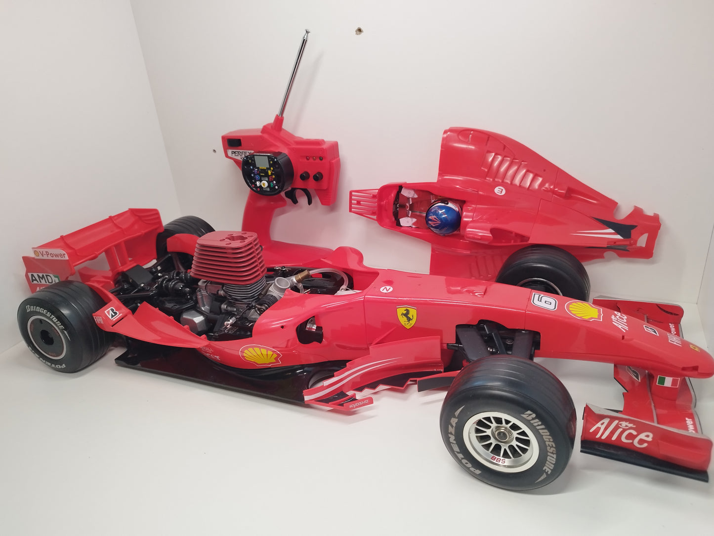 Kyosho / DeAgostini 1/7 Scale F1 Ferrari - Kimi Raikkonen Nitro Engine, 2 Speed RC Car