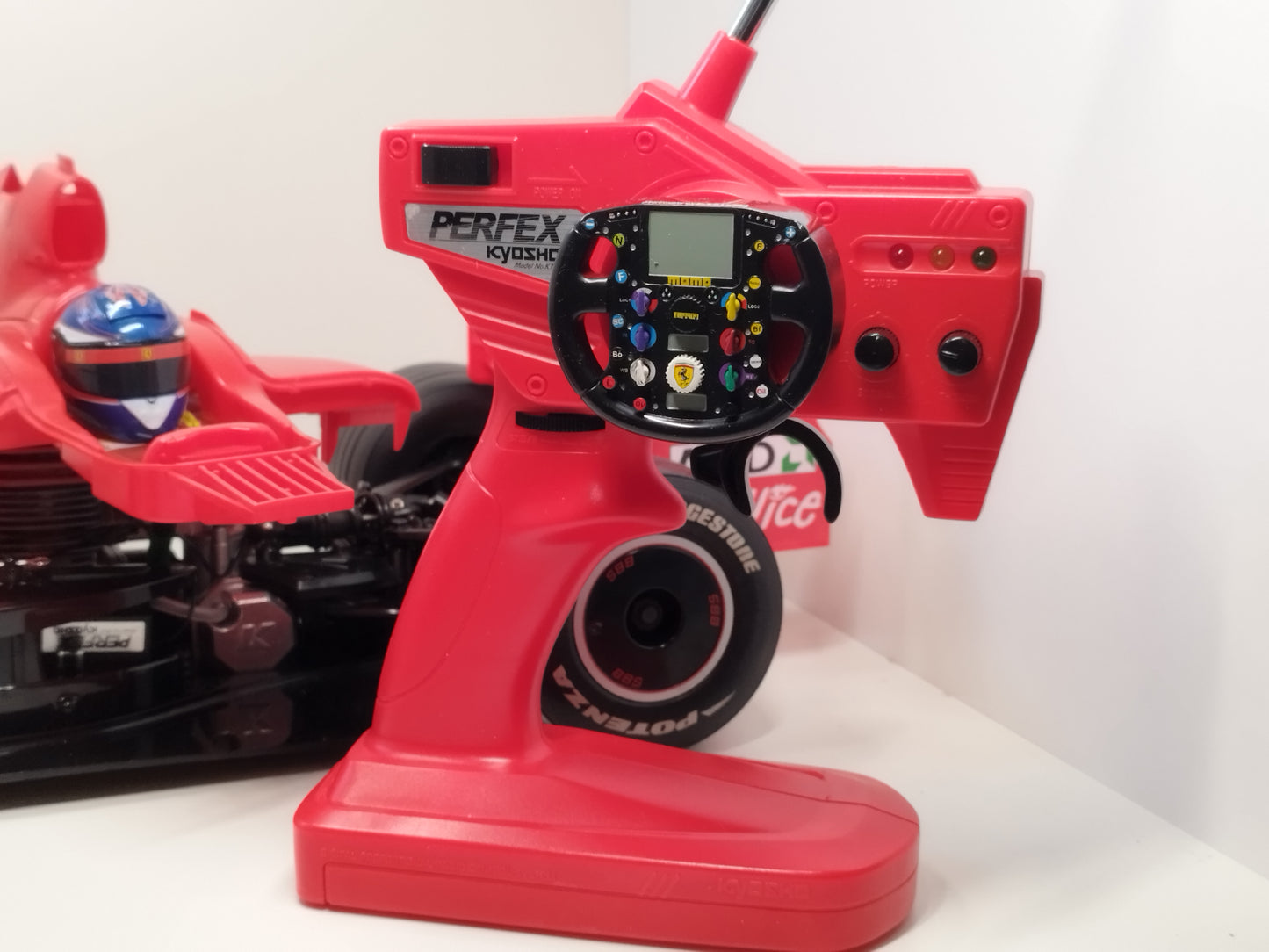 Kyosho / DeAgostini 1/7 Scale F1 Ferrari - Kimi Raikkonen Nitro Engine, 2 Speed RC Car