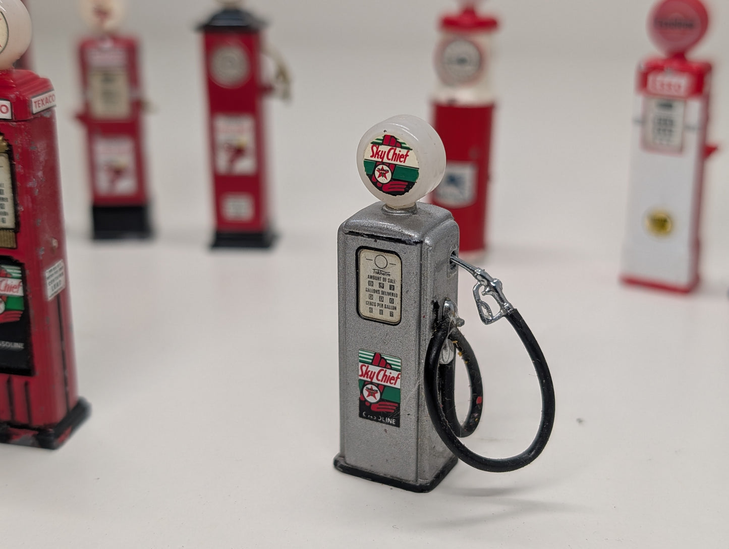 Miniature Diecast Vintage Petrol Pumps - 1/32 Scale