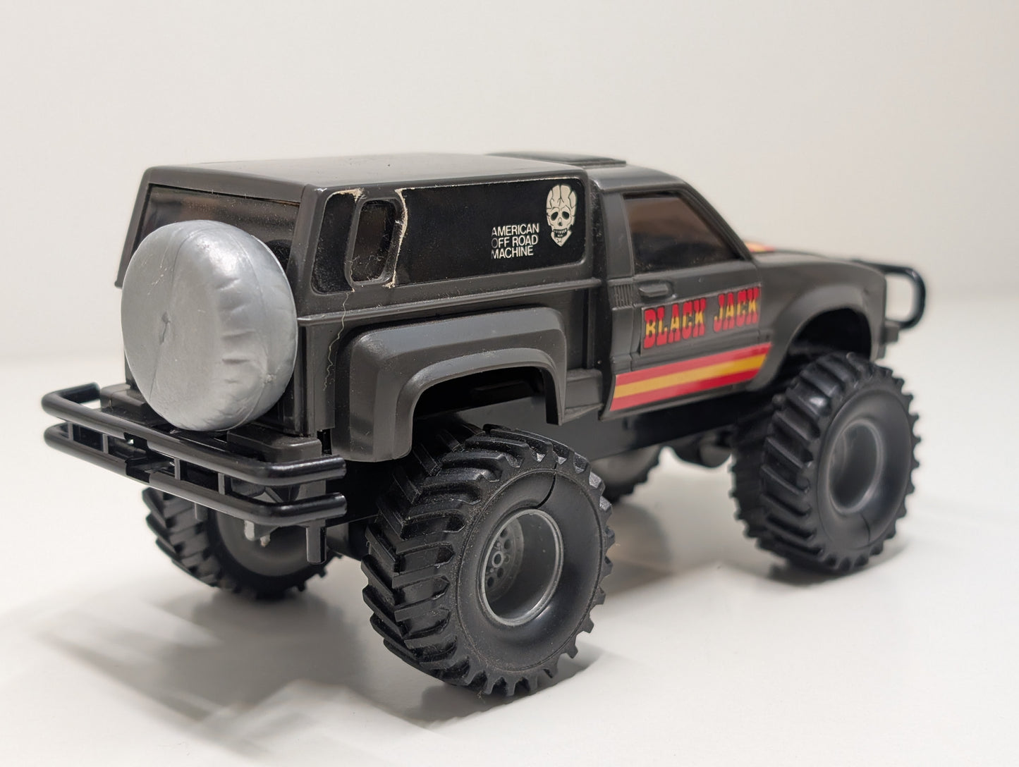 BEN 3202-600 1/32 Monster 4wd Toyota Hi-Lux Motorised Kit - Boxed with Instructions