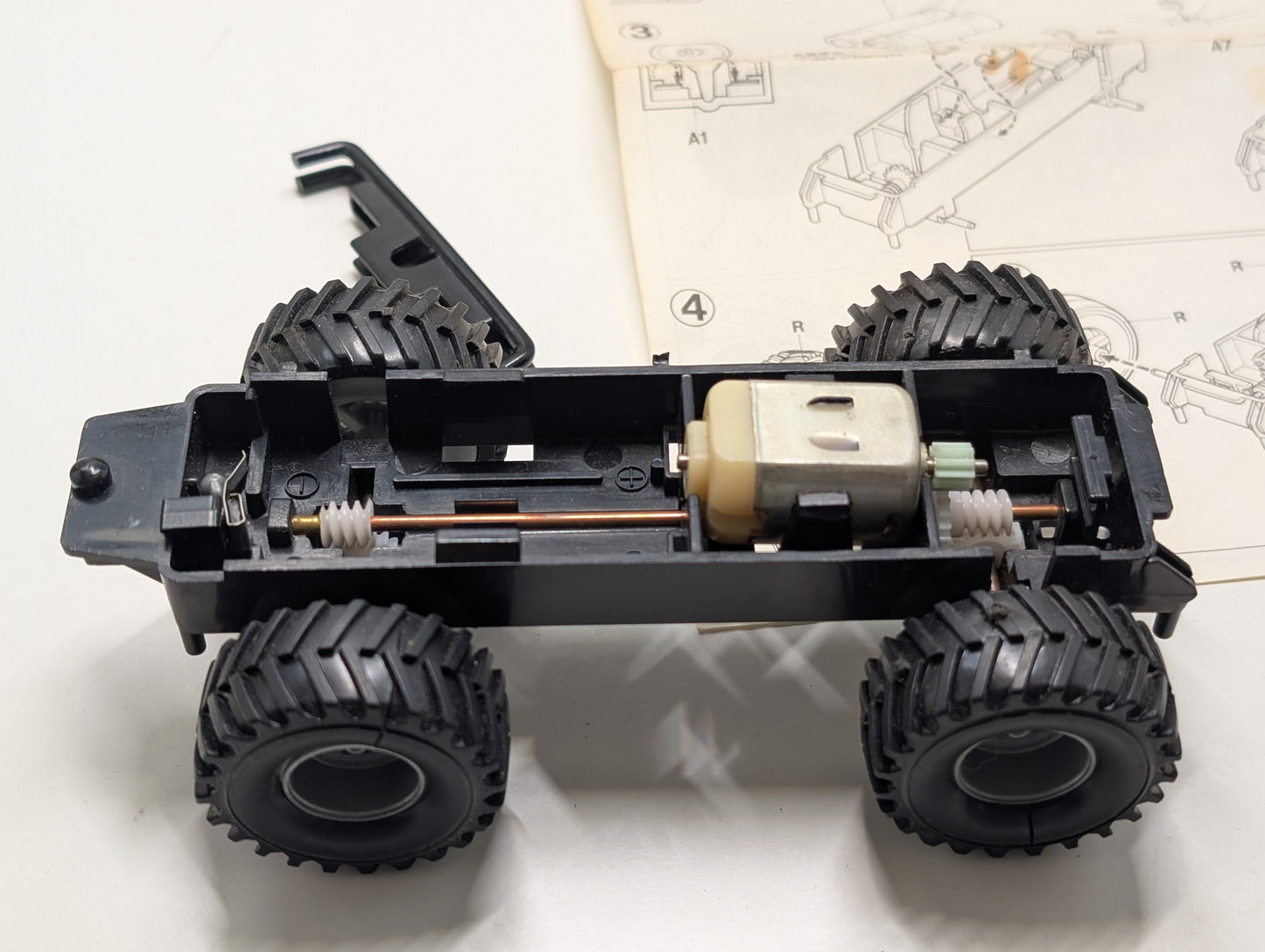 BEN 3202-600 1/32 Monster 4wd Toyota Hi-Lux Motorised Kit - Boxed with Instructions
