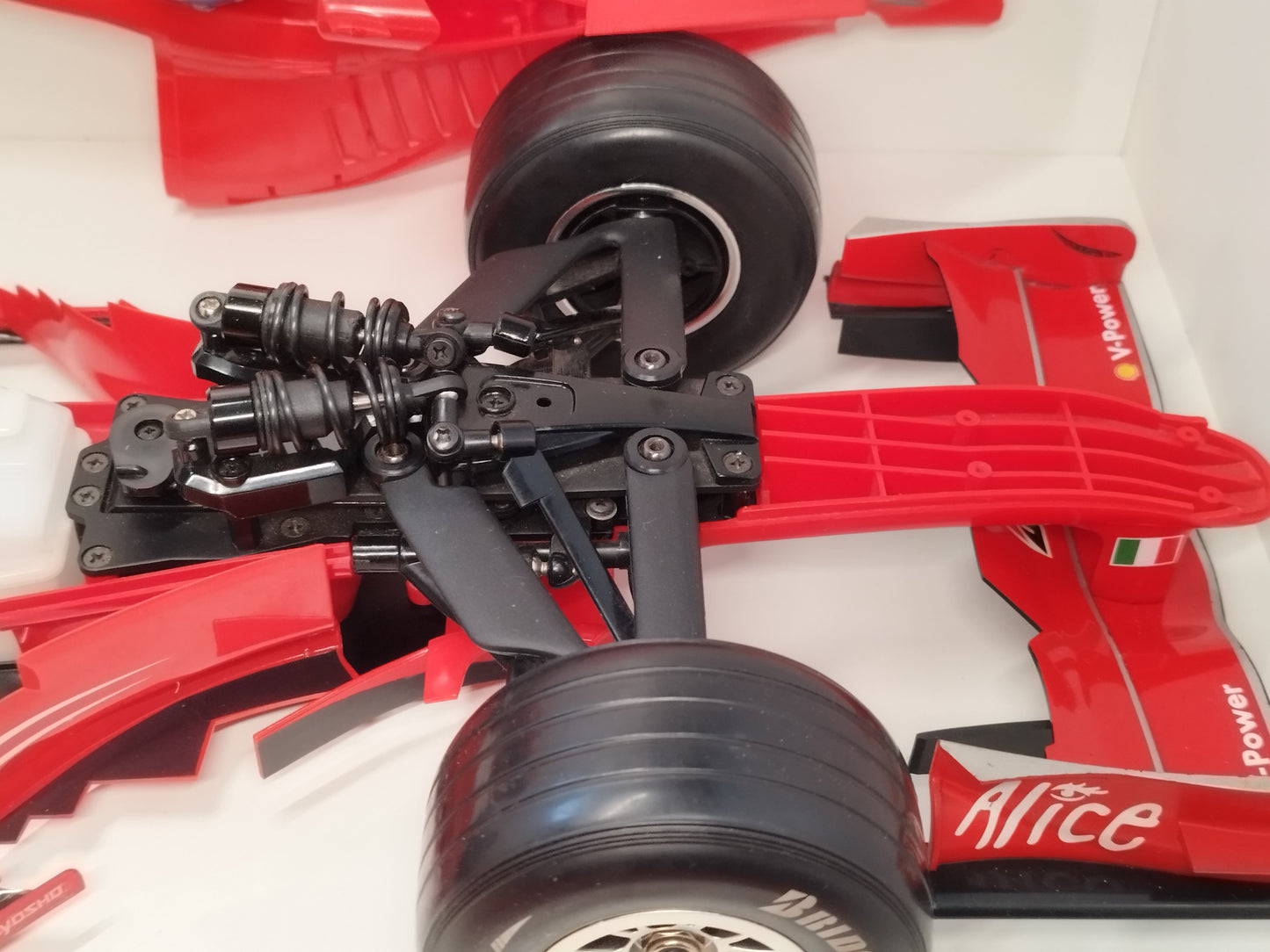 Kyosho / DeAgostini 1/7 Scale F1 Ferrari - Kimi Raikkonen Nitro Engine, 2 Speed RC Car