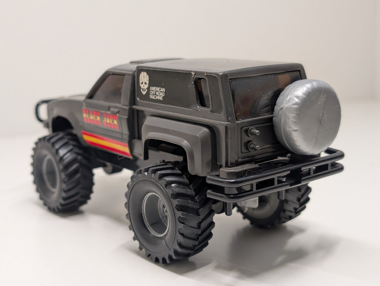 BEN 3202-600 1/32 Monster 4wd Toyota Hi-Lux Motorised Kit - Boxed with Instructions