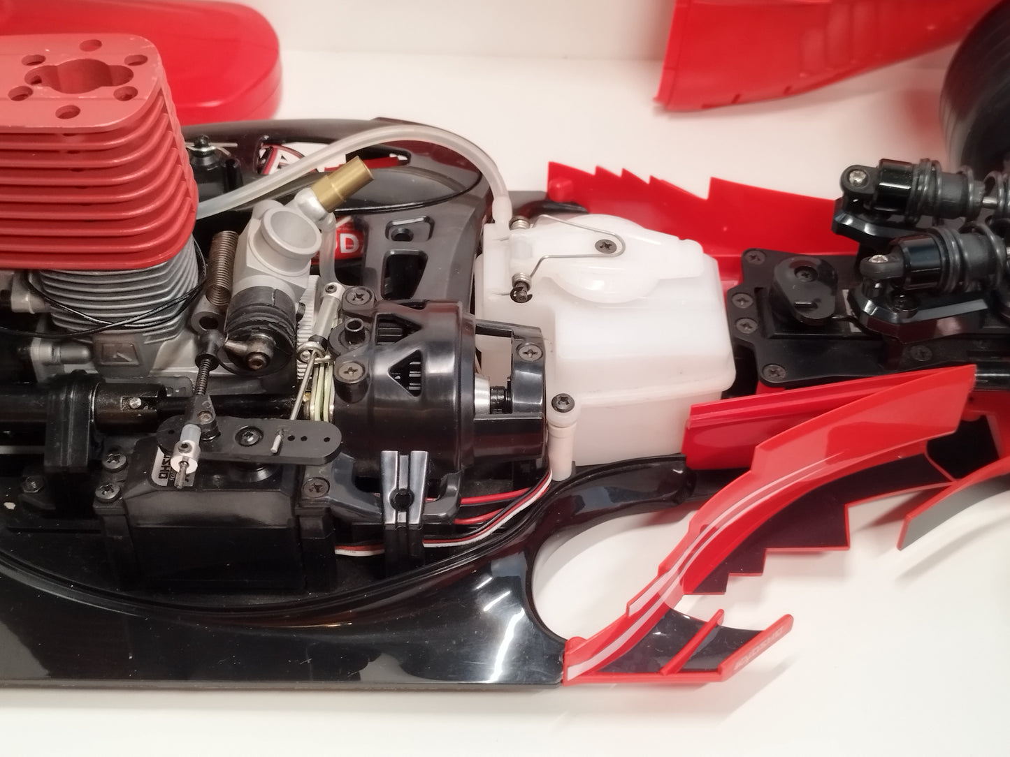 Kyosho / DeAgostini 1/7 Scale F1 Ferrari - Kimi Raikkonen Nitro Engine, 2 Speed RC Car