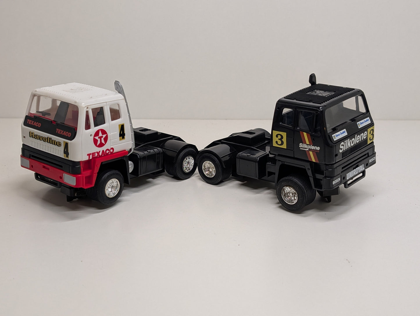 Scalextric C537 Racing Truck Lorry x 2 - Working