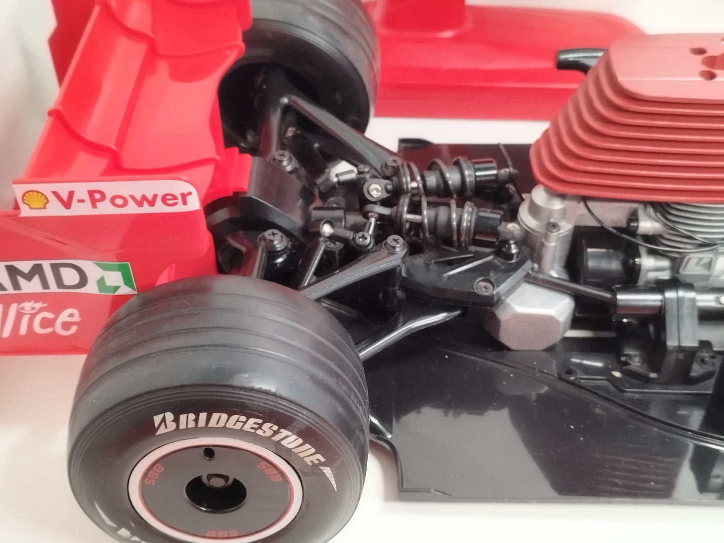 Kyosho / DeAgostini 1/7 Scale F1 Ferrari - Kimi Raikkonen Nitro Engine, 2 Speed RC Car
