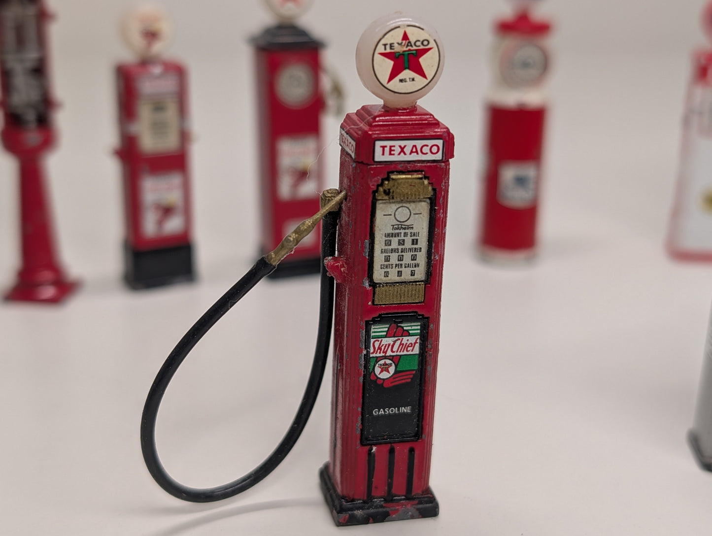 Miniature Diecast Vintage Petrol Pumps - 1/32 Scale