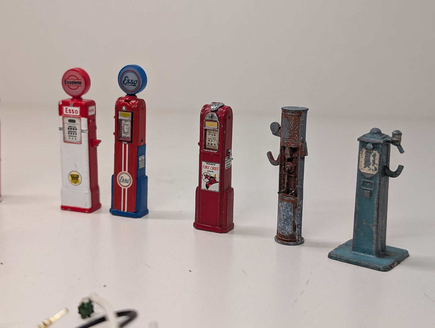 Miniature Diecast Vintage Petrol Pumps - 1/32 Scale