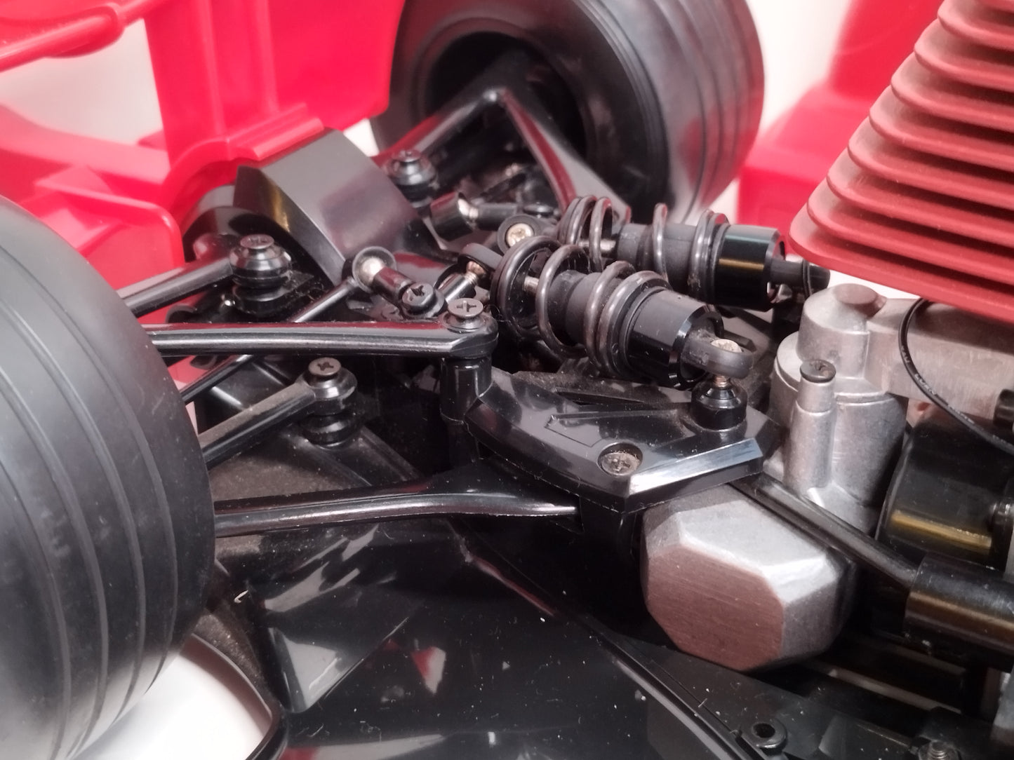 Kyosho / DeAgostini 1/7 Scale F1 Ferrari - Kimi Raikkonen Nitro Engine, 2 Speed RC Car