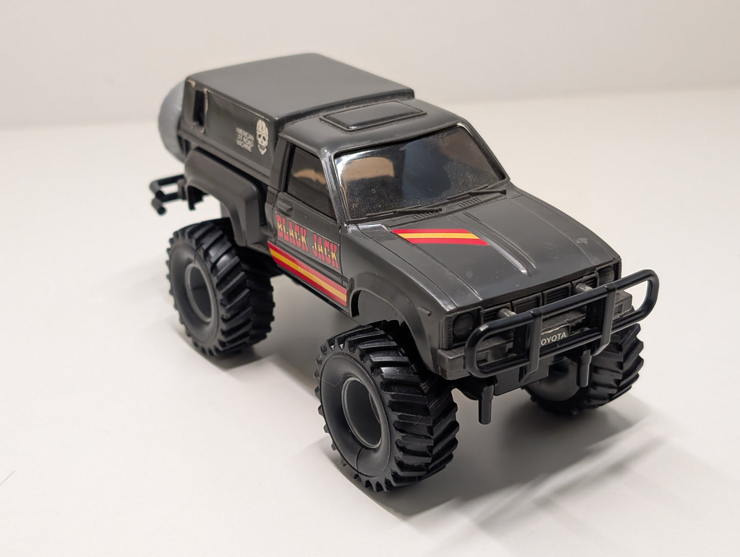 BEN 3202-600 1/32 Monster 4wd Toyota Hi-Lux Motorised Kit - Boxed with Instructions