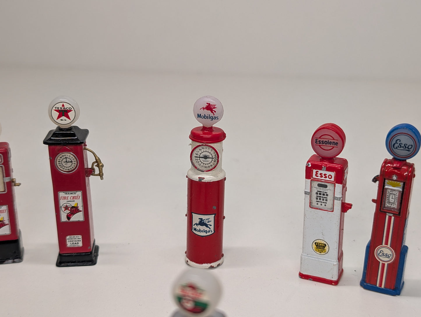 Miniature Diecast Vintage Petrol Pumps - 1/32 Scale