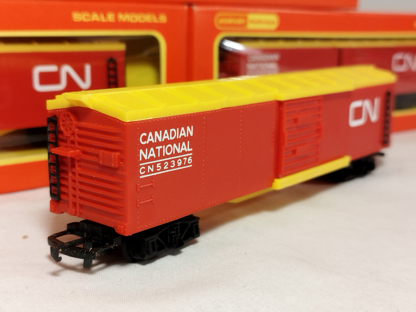 Hornby OO Gauge Canadian National CN Box Car Fourgon R1361 - Import Only Rare!