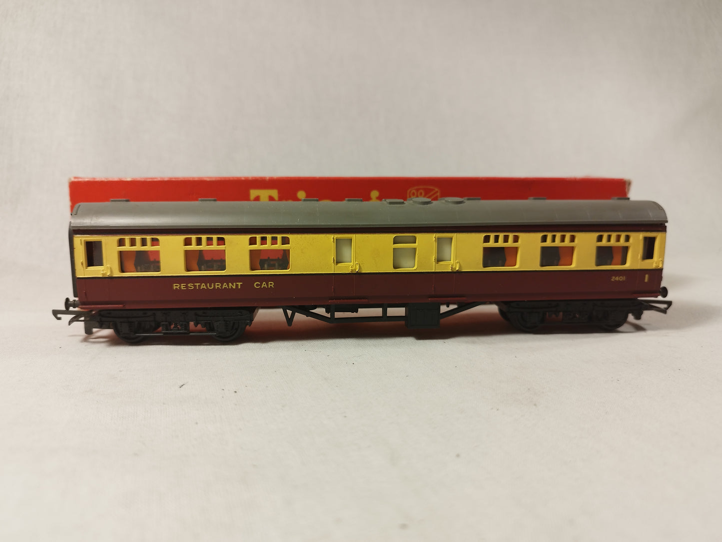 Triang Railways OO Gauge R229 Restaurant Car rn2401