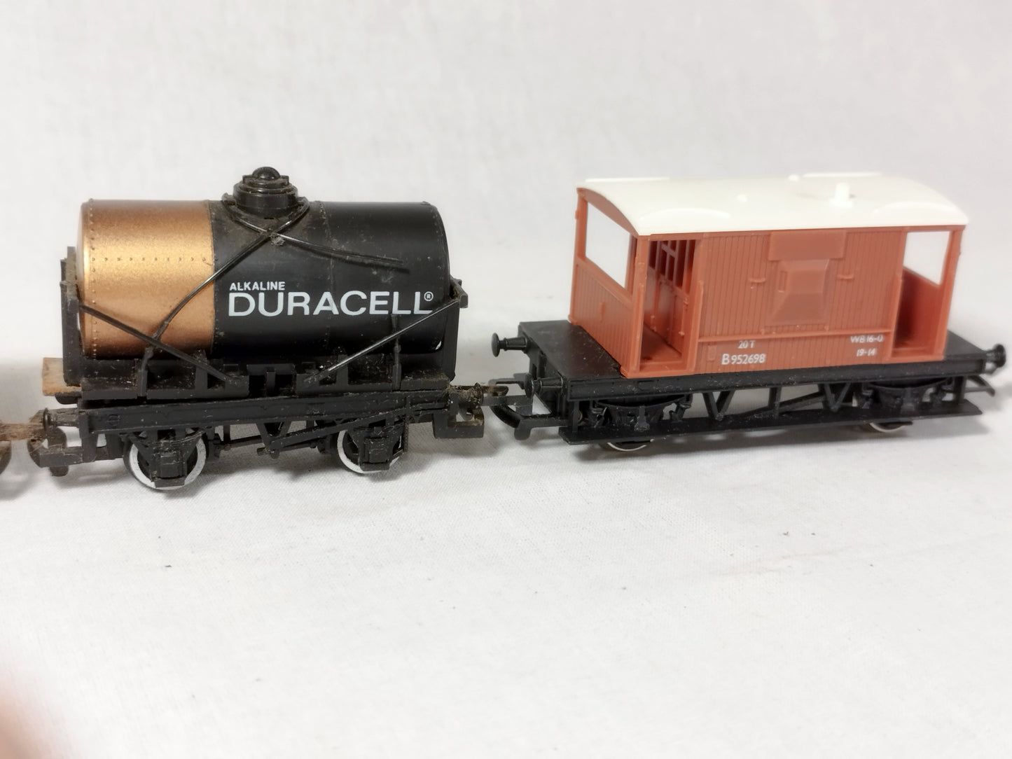 Hornby OO Gauge 3 x Tank Wagons & Brake Van Set