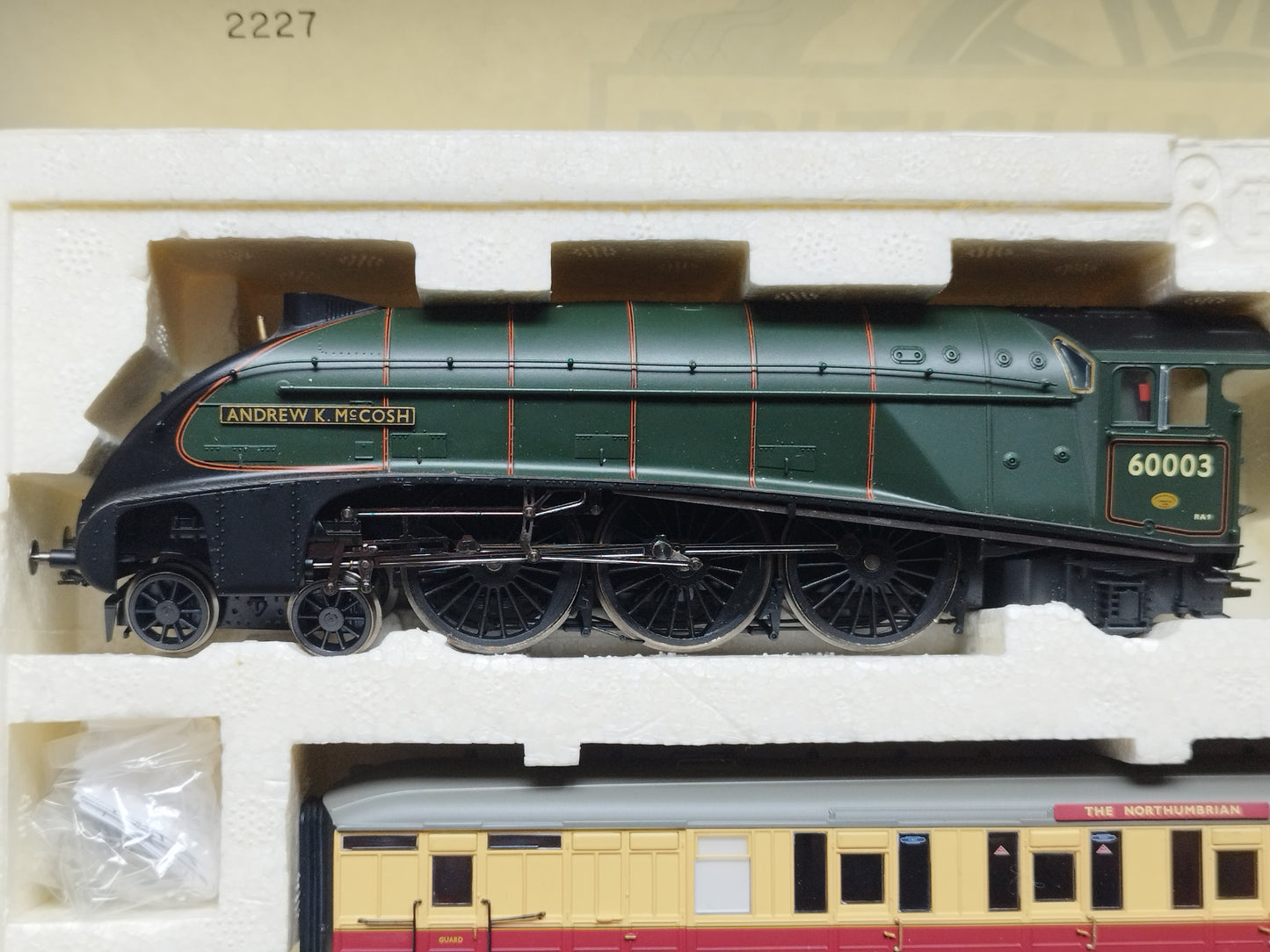 Hornby Train Pack R2435 "The Northumbrian" BR A4 Loco + 3 Coaches
