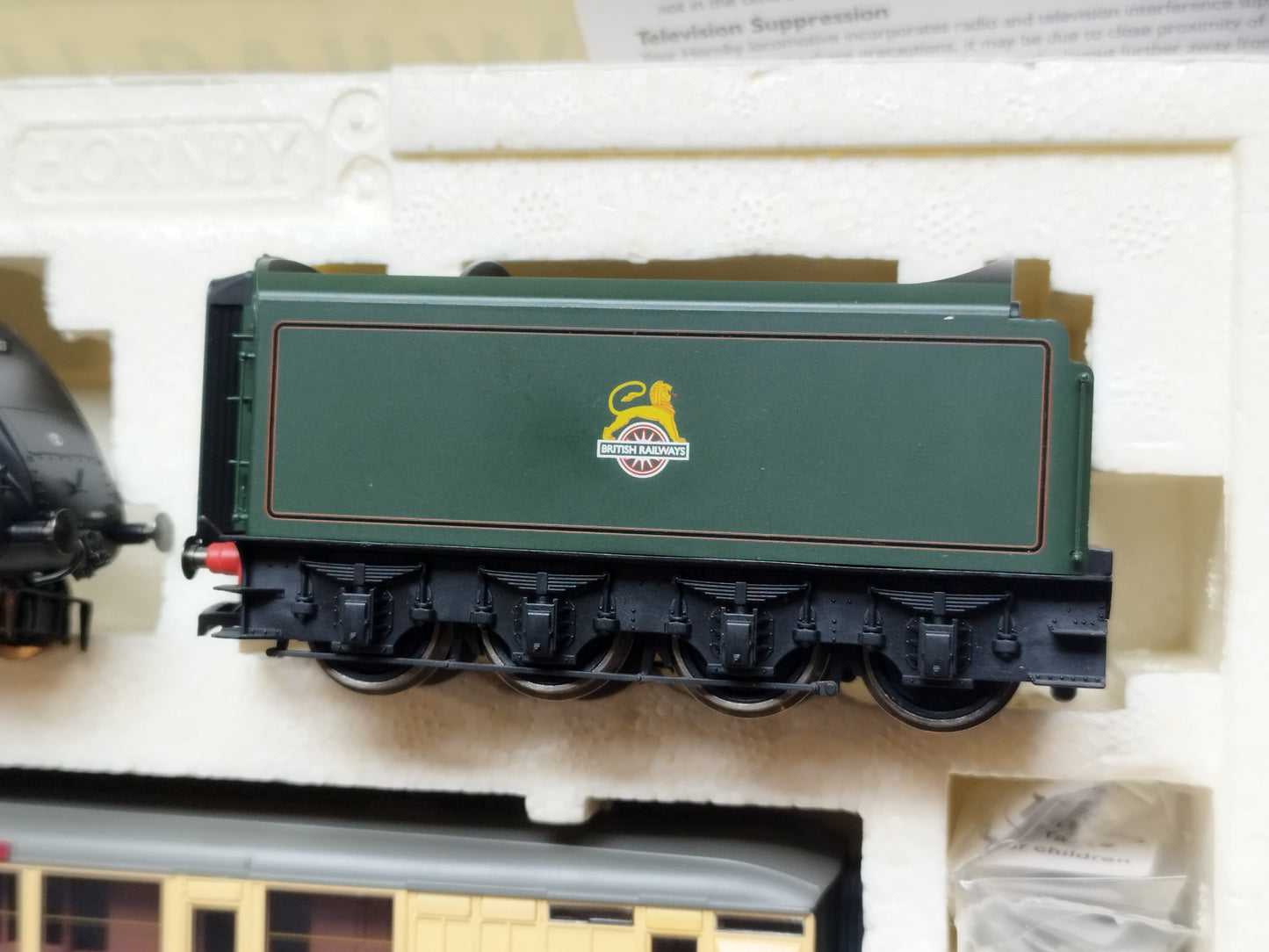 Hornby Train Pack R2435 "The Northumbrian" BR A4 Loco + 3 Coaches
