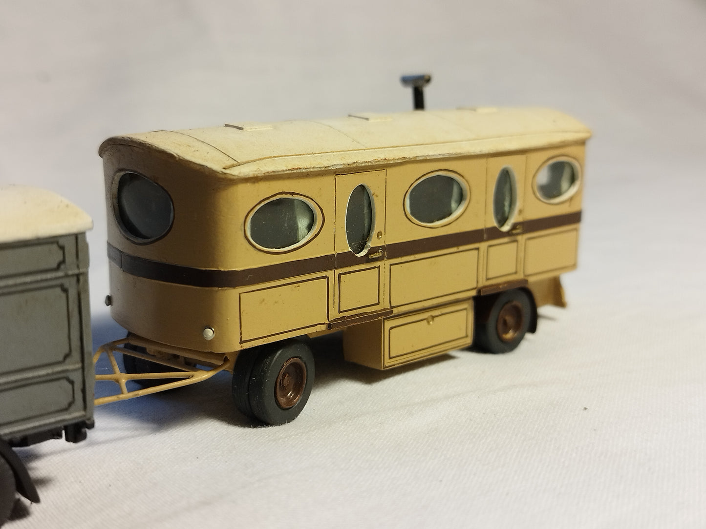 Varney Transport Replicas 1/76 Mammoth Fun Fair Lorry & Caravan - Pro Built by Colin Flannery