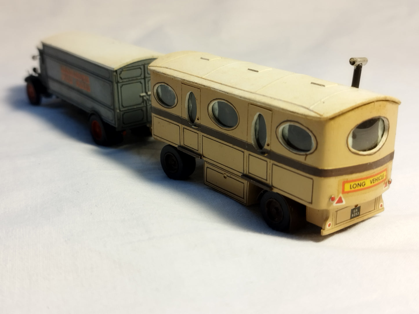 Varney Transport Replicas 1/76 Mammoth Fun Fair Lorry & Caravan - Pro Built by Colin Flannery