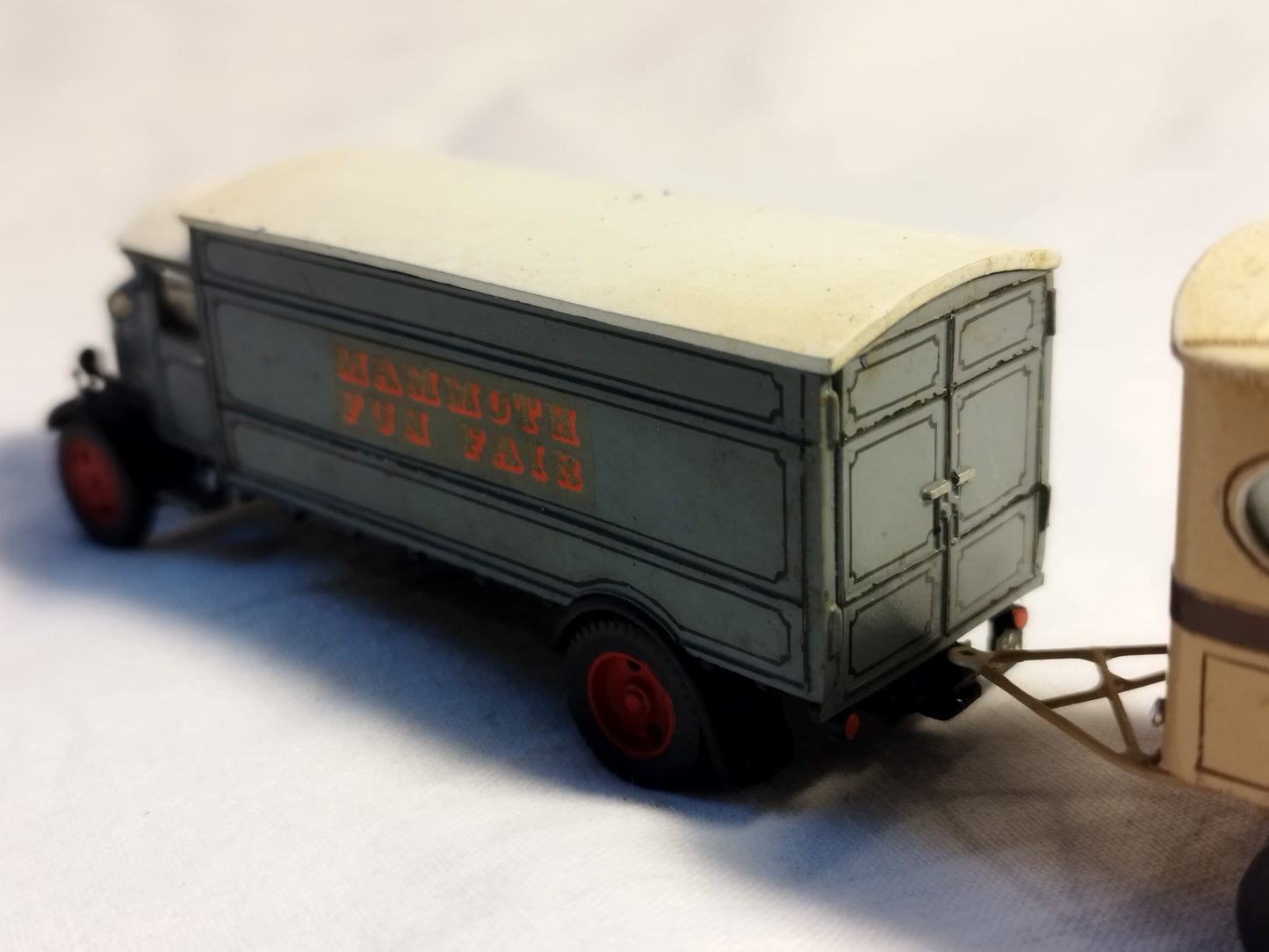 Varney Transport Replicas 1/76 Mammoth Fun Fair Lorry & Caravan - Pro Built by Colin Flannery