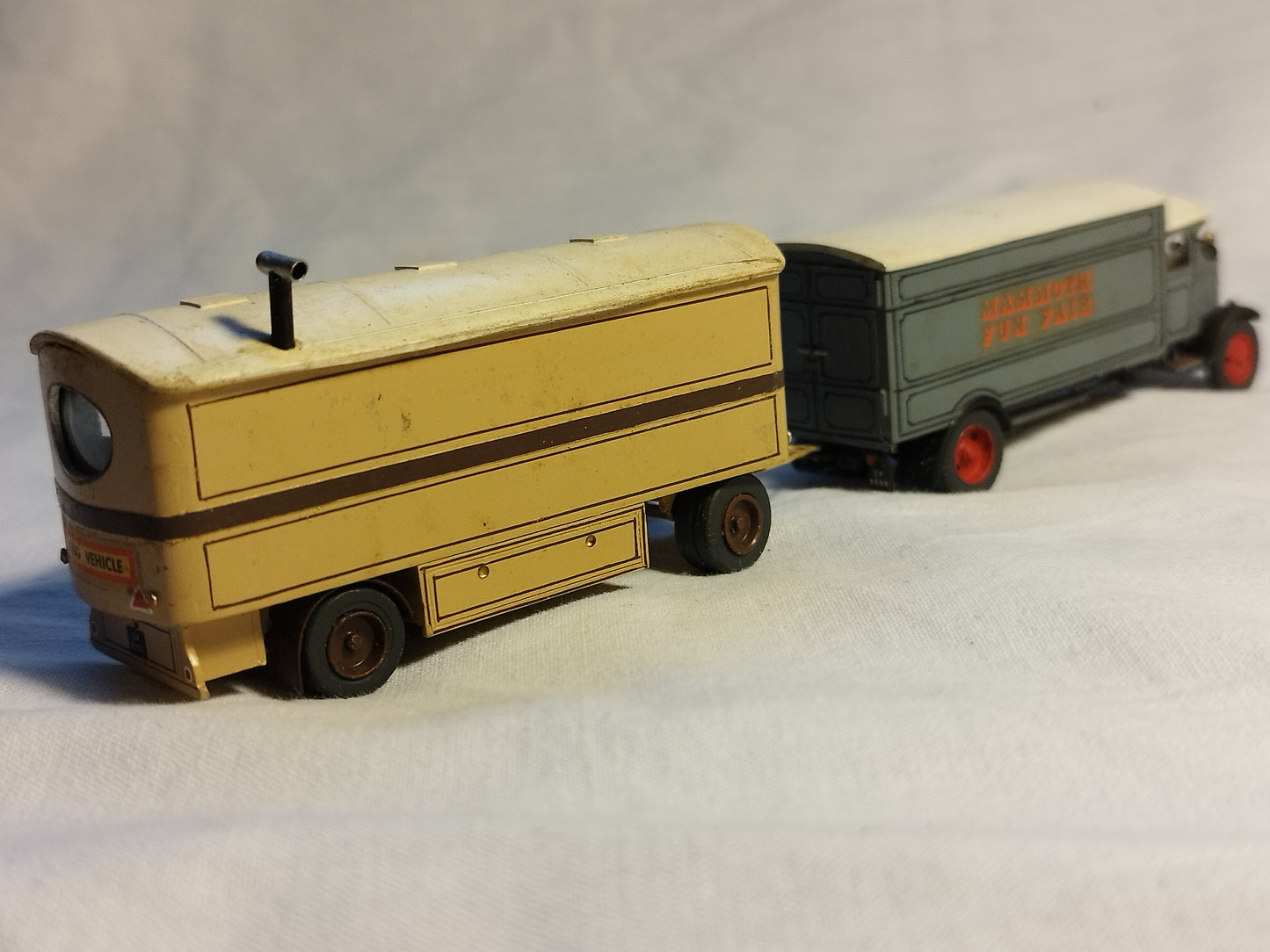 Varney Transport Replicas 1/76 Mammoth Fun Fair Lorry & Caravan - Pro Built by Colin Flannery