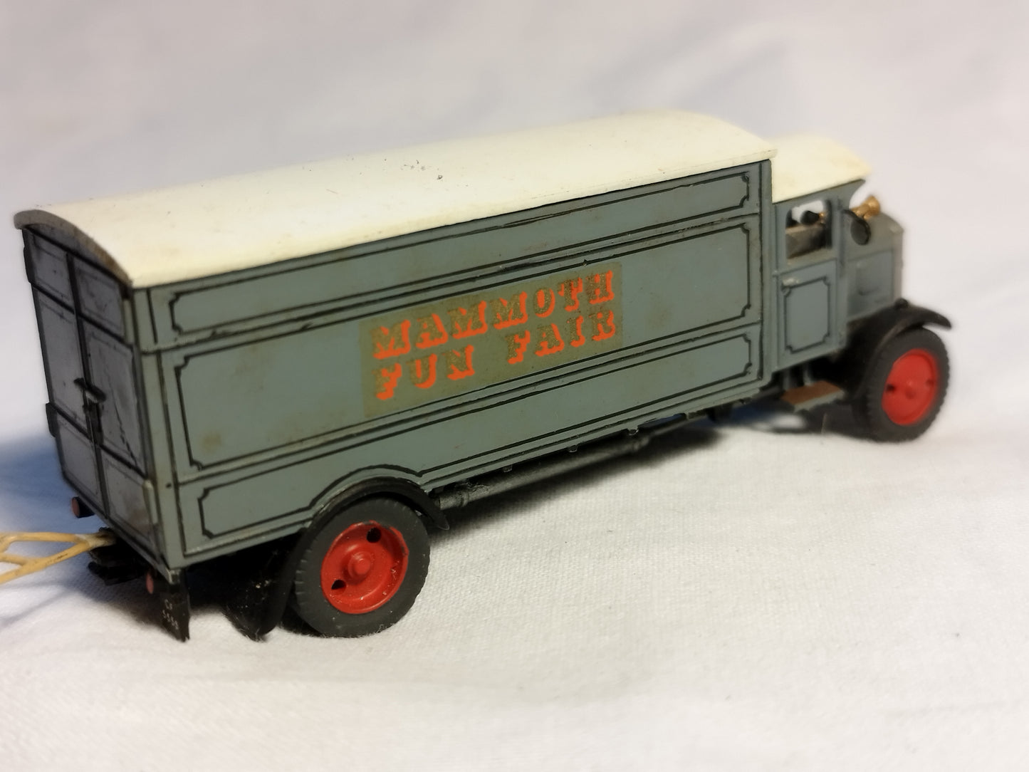 Varney Transport Replicas 1/76 Mammoth Fun Fair Lorry & Caravan - Pro Built by Colin Flannery