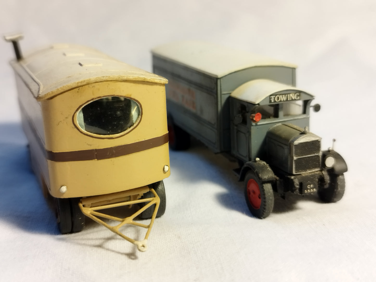 Varney Transport Replicas 1/76 Mammoth Fun Fair Lorry & Caravan - Pro Built by Colin Flannery