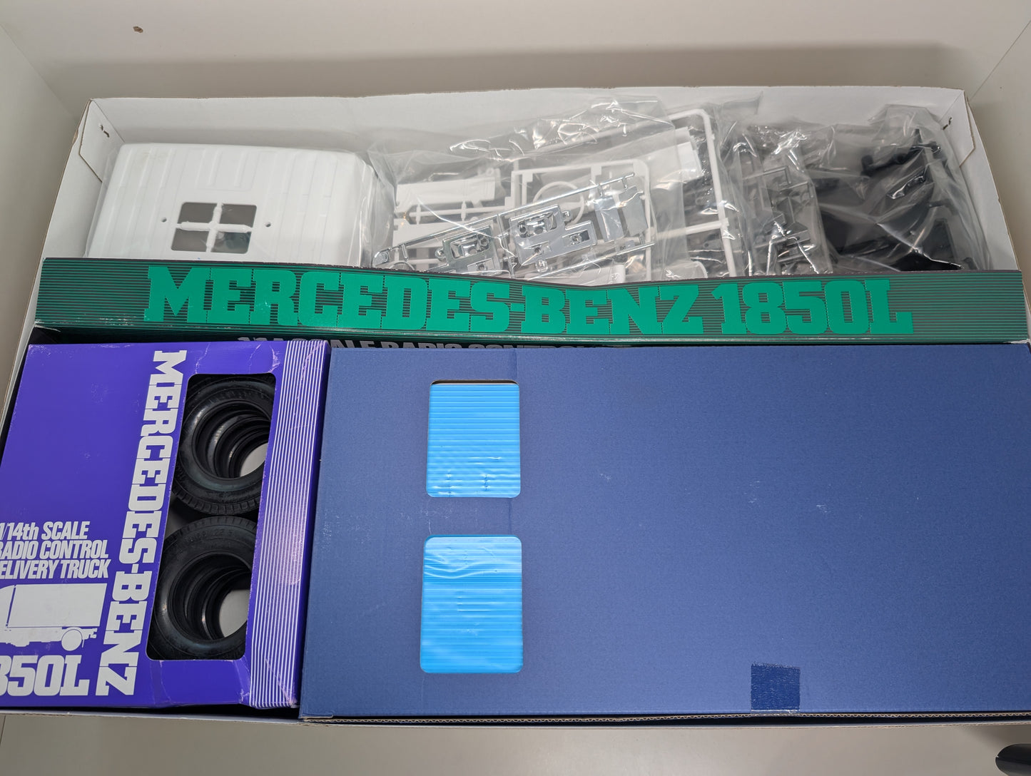 Tamiya 1/14 Mercedes Benz 1850L RC Delivery Truck 56307 - 1996 Rare Kit!
