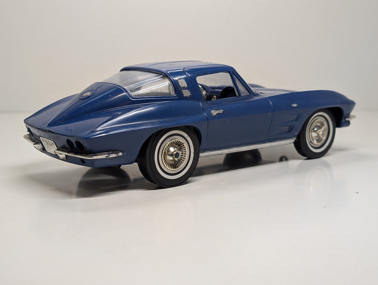 Cox 1967 Corvette Stingray 0.49 Gas Powered Tether Car