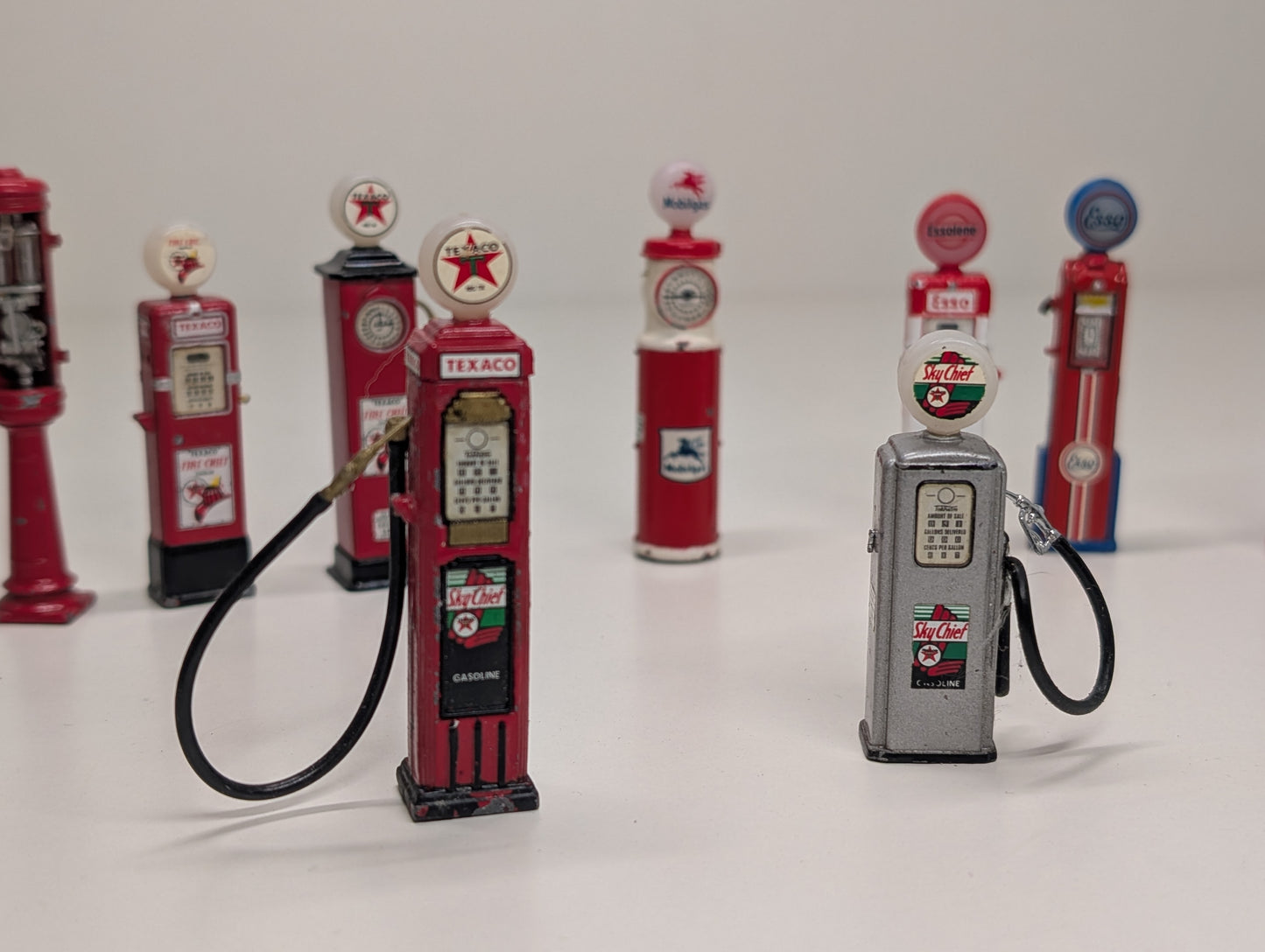 Miniature Diecast Vintage Petrol Pumps - 1/32 Scale